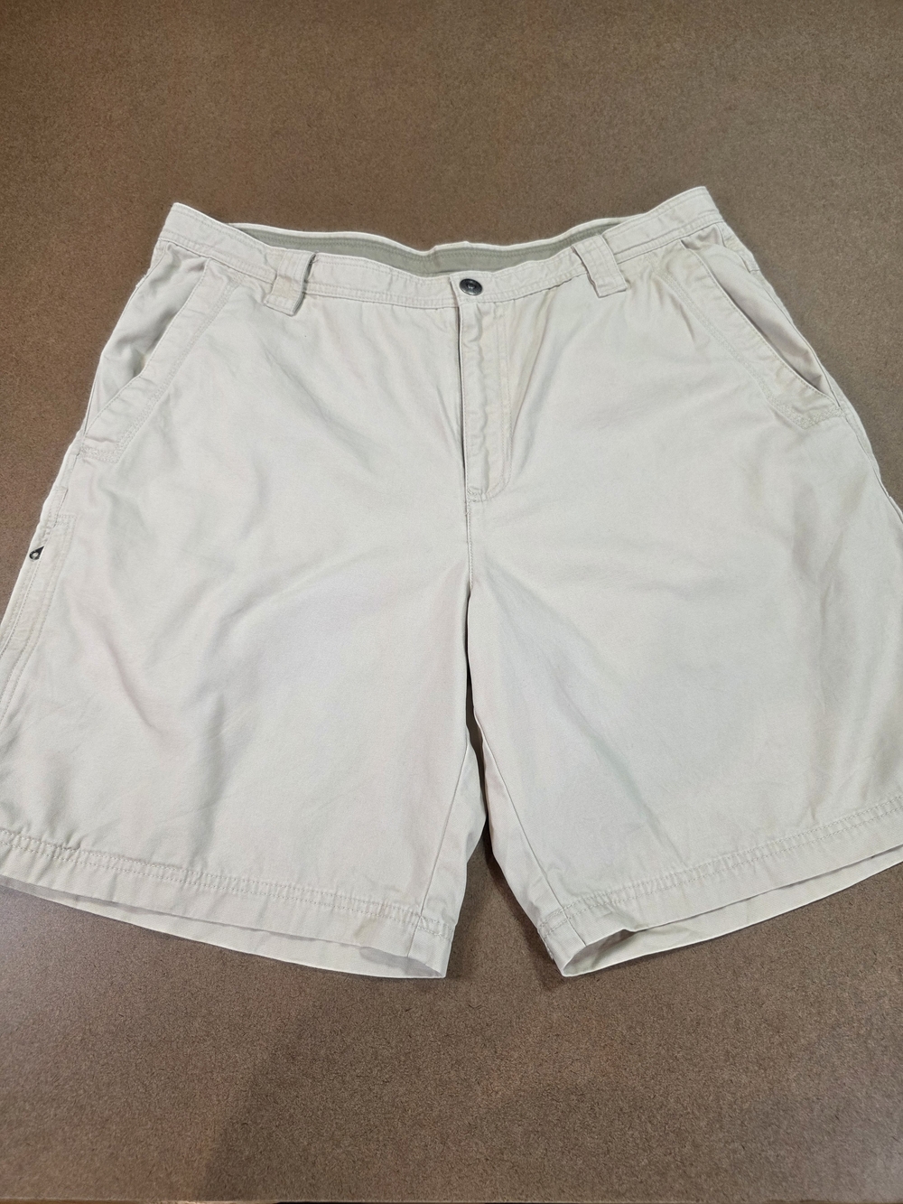 Columbia Men's Cotton Flat-Front Casual Shorts in‎ Cream 38